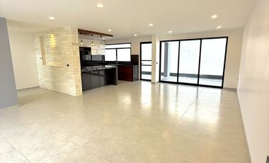 Amplia y cómoda casa en venta en fracc. La Finca