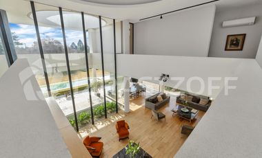 Casa en venta en Altos de Pilar. 10 ambientes. Lote 3100 m2