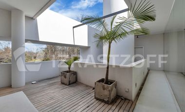Casa en venta en Altos de Pilar. 10 ambientes. Lote 3100 m2