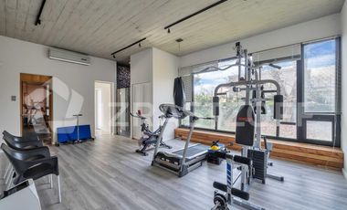 Casa en venta en Altos de Pilar. 10 ambientes. Lote 3100 m2