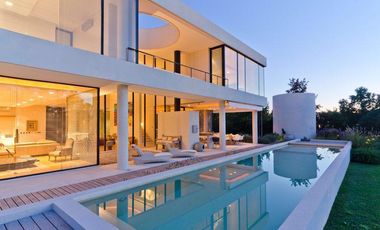 Casa en venta en Altos de Pilar. 10 ambientes. Lote 3100 m2