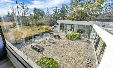 Casa en venta en Altos de Pilar. 10 ambientes. Lote 3100 m2