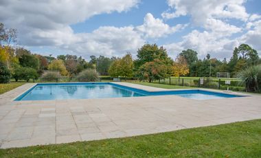 Casa en venta en Altos de Pilar. 10 ambientes. Lote 3100 m2
