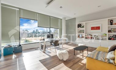 Casa en venta en Altos de Pilar. 10 ambientes. Lote 3100 m2