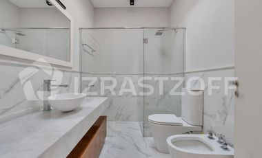 Casa en venta en Altos de Pilar. 10 ambientes. Lote 3100 m2