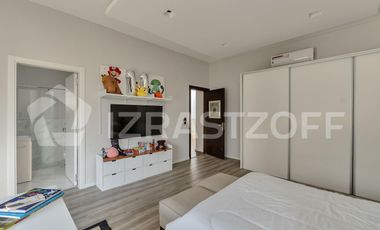 Casa en venta en Altos de Pilar. 10 ambientes. Lote 3100 m2