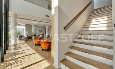 Casa en venta en Altos de Pilar. 10 ambientes. Lote 3100 m2