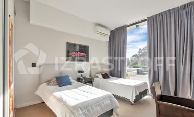 Casa en venta en Altos de Pilar. 10 ambientes. Lote 3100 m2