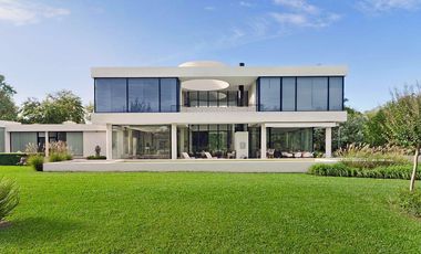 Casa en venta en Altos de Pilar. 10 ambientes. Lote 3100 m2