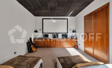 Casa en venta en Altos de Pilar. 10 ambientes. Lote 3100 m2