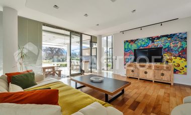 Casa en venta en Altos de Pilar. 10 ambientes. Lote 3100 m2