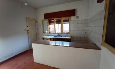 Casa en PH al frente de 3 ambientes con Patio