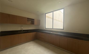 Casa de 4 recámaras en venta en Temozón norte