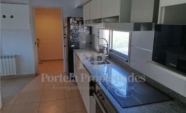 DEPARTAMENTO DE 5 AMBIENTES CON COCHERA CASTELAR CENTRO