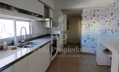 DEPARTAMENTO DE 5 AMBIENTES CON COCHERA CASTELAR CENTRO