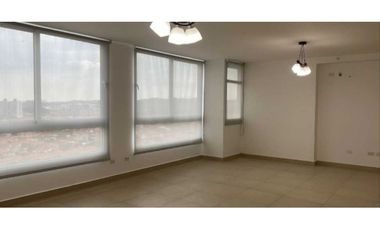 Alquiler de Apartamento en Ph Country Heights, Condado del Rey