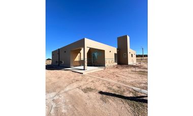 VENTA | CASA A ESTRENAR 3 DORM+PILETA  | SOLARES DE SINSACATE