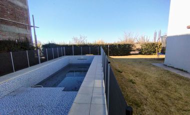 Casa en venta de 3 dormitorios c/ cochera en San Rafael