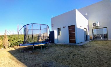 Casa en venta de 3 dormitorios c/ cochera en San Rafael