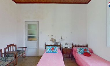 VENTA CASA SOBRE GRAN CAMPO EN MARCOS PAZ