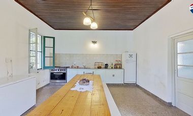 VENTA CASA SOBRE GRAN CAMPO EN MARCOS PAZ