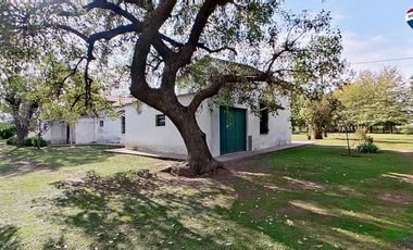 VENTA CASA SOBRE GRAN CAMPO EN MARCOS PAZ