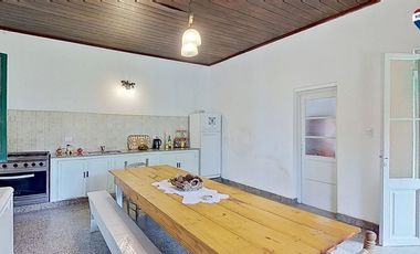 VENTA CASA SOBRE GRAN CAMPO EN MARCOS PAZ