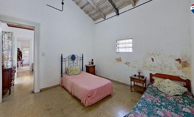 VENTA CASA SOBRE GRAN CAMPO EN MARCOS PAZ
