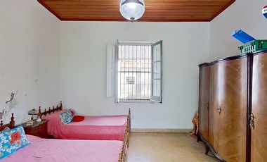 VENTA CASA SOBRE GRAN CAMPO EN MARCOS PAZ