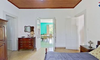 VENTA CASA SOBRE GRAN CAMPO EN MARCOS PAZ