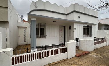 Casa 3 ambientes en venta en Lomas de Zamora