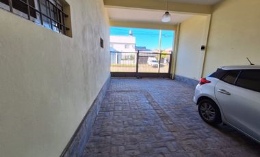 CASA VENTA 4 AMBIENTES Y DEPARTAMENTO BURZACO