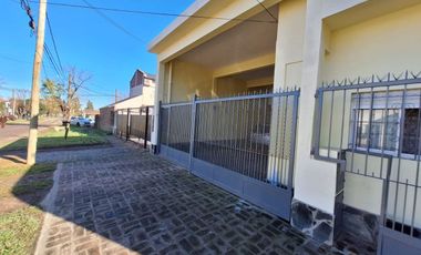 CASA VENTA 4 AMBIENTES Y DEPARTAMENTO BURZACO