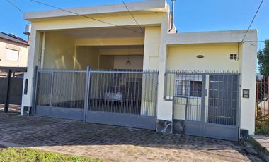CASA VENTA 4 AMBIENTES Y DEPARTAMENTO BURZACO