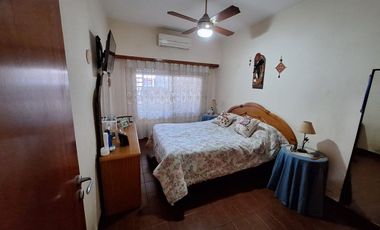 CASA VENTA 4 AMBIENTES Y DEPARTAMENTO BURZACO