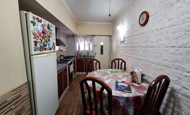 CASA VENTA 4 AMBIENTES Y DEPARTAMENTO BURZACO