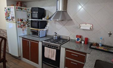 CASA VENTA 4 AMBIENTES Y DEPARTAMENTO BURZACO