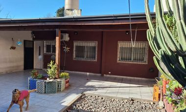 CASA VENTA 4 AMBIENTES Y DEPARTAMENTO BURZACO