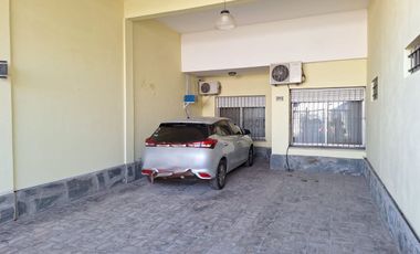 CASA VENTA 4 AMBIENTES Y DEPARTAMENTO BURZACO