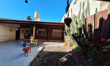 CASA VENTA 4 AMBIENTES Y DEPARTAMENTO BURZACO