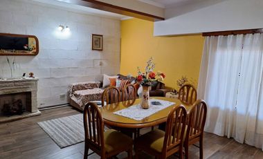 CASA VENTA 4 AMBIENTES Y DEPARTAMENTO BURZACO