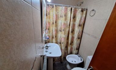 CASA VENTA 4 AMBIENTES Y DEPARTAMENTO BURZACO
