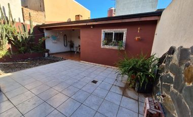 CASA VENTA 4 AMBIENTES Y DEPARTAMENTO BURZACO