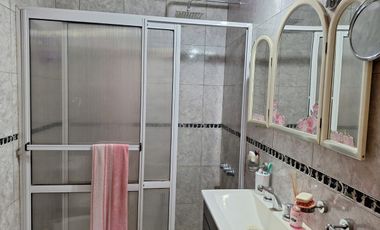 CASA VENTA 4 AMBIENTES Y DEPARTAMENTO BURZACO