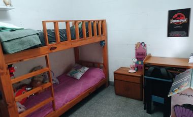 VENTA CASA 3 AMB BERAZATEGUI CON JARDIN Y COCHERA