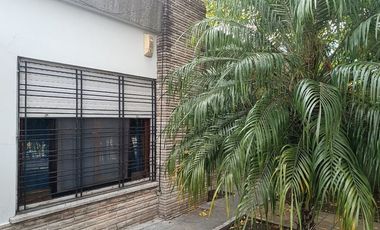 VENTA CASA 3 AMB BERAZATEGUI CON JARDIN Y COCHERA