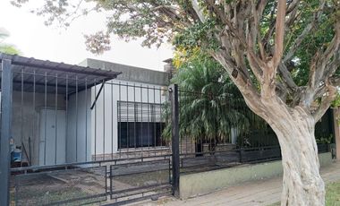 VENTA CASA 3 AMB BERAZATEGUI CON JARDIN Y COCHERA