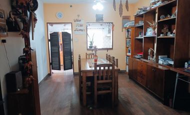 VENTA CASA 3 AMB BERAZATEGUI CON JARDIN Y COCHERA