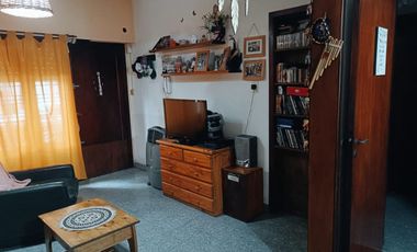 VENTA CASA 3 AMB BERAZATEGUI CON JARDIN Y COCHERA
