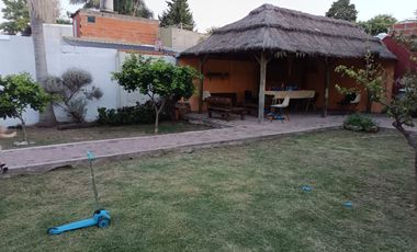 VENTA CASA 3 AMB BERAZATEGUI CON JARDIN Y COCHERA